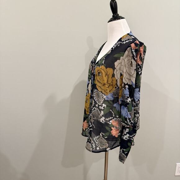 Cabi Printed Blouse Size Small Career Top Snake Charmer Long Sleeve Artsy 3762 - Picture 5 of 12